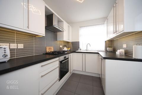 12 Collingtree, Luton, LU2 8HN