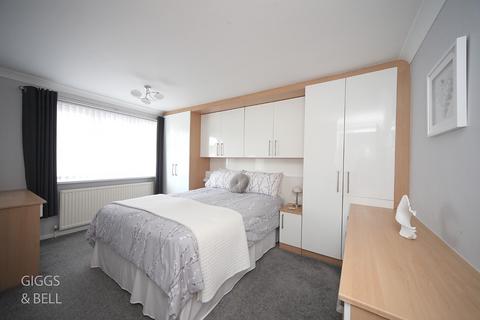 12 Collingtree, Luton, LU2 8HN