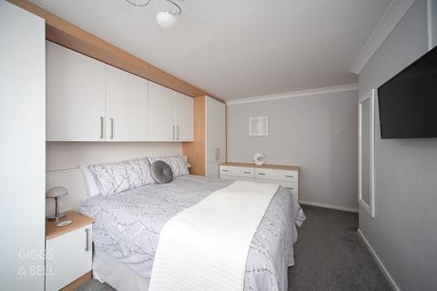 12 Collingtree, Luton, LU2 8HN