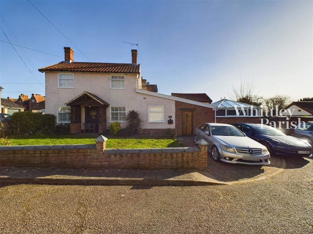 Diss Road, Scole 2 bed cottage for sale £375,000