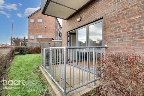 2 bedroom retirement property for sale, Dreywood Court, Squirrels Heath Road, Gidea Park,RM2