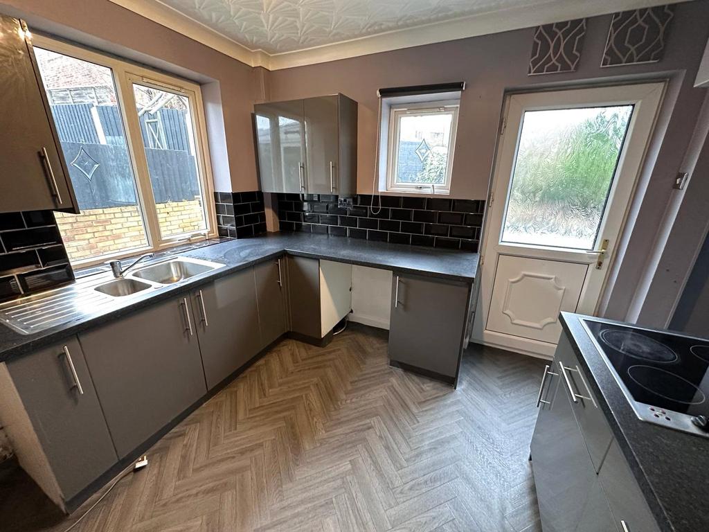 Maple Road, Mexborough, Doncaster, S64 3 bed semidetached house £700