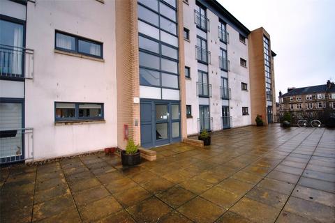 2 bedroom flat to rent, White Cart Court, Shawlands, Glasgow, G43