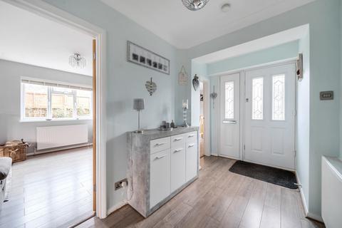 4 Copthorne Close, Shepperton, TW17 9EW
