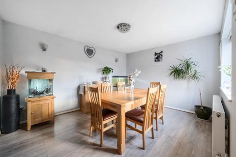 4 Copthorne Close, Shepperton, TW17 9EW