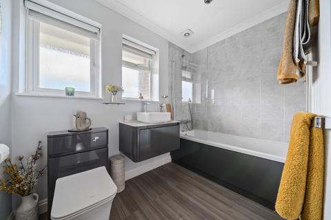 4 Copthorne Close, Shepperton, TW17 9EW