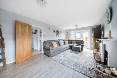 4 Copthorne Close, Shepperton, TW17 9EW