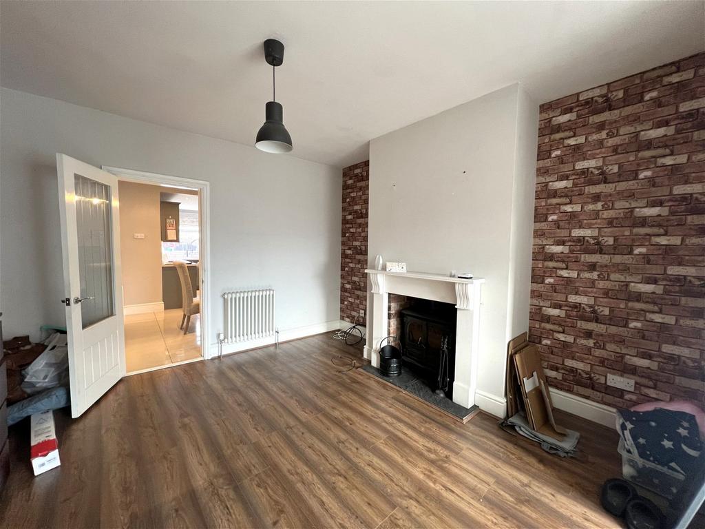 Burton Bank Road, Barnsley, S71 2AB 3 bed terraced house £750 pcm (£