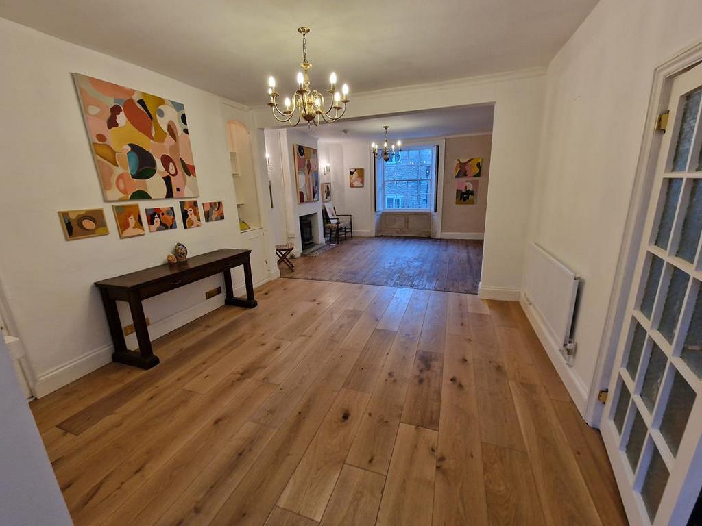 Crewkerne, TA18 4 bed townhouse to rent £1,950 pcm (£450 pw)