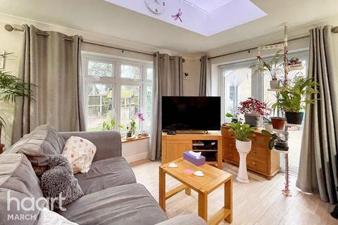 2 bedroom detached bungalow for sale, Foxglove Way, March