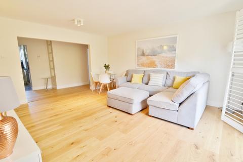 3 bedroom flat for sale, Evening Hill