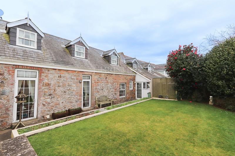 Rue de la Croiserie, Trinity, Jersey. JE3 5JT 2 bed semidetached house