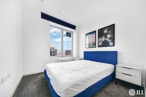 2 bedroom flat to rent, Serapis House, London E14