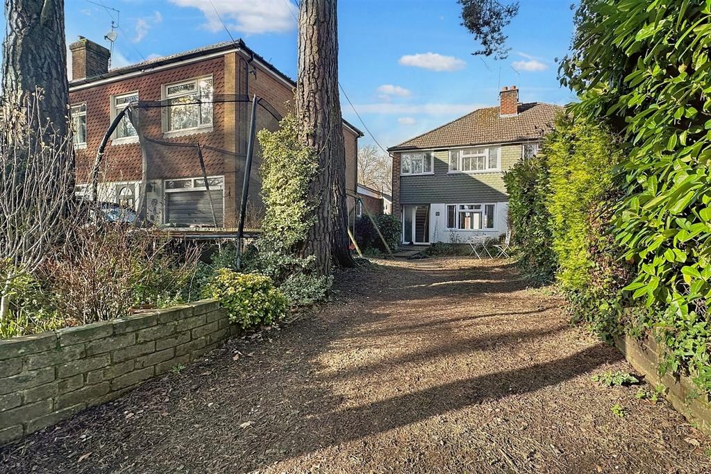 Chandlers Ford 3 bed semidetached house for sale £385,000