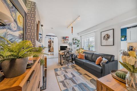 Flat J, 2 Transom Close, London, SE16 7FH