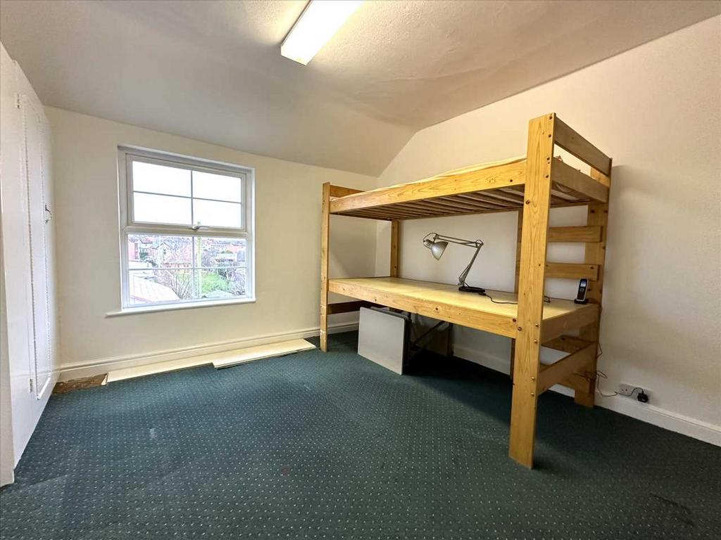Bedroom (rear)