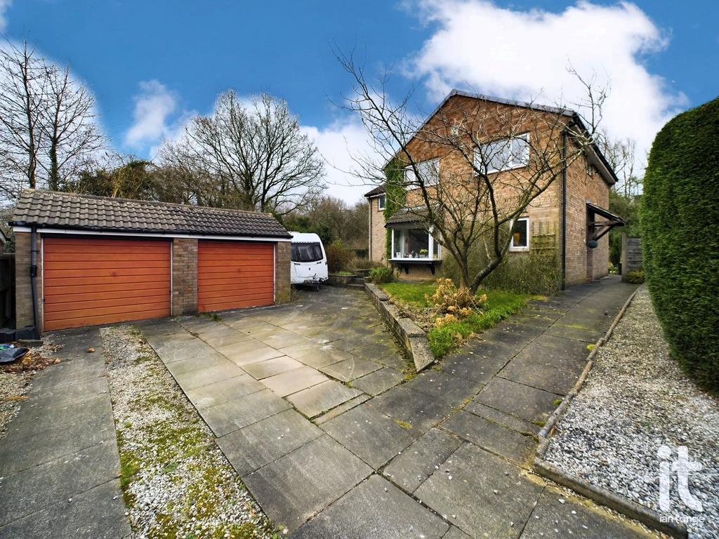 Thurlestone Drive, Hazel Grove, Stockport, SK7 5 bed detached house for