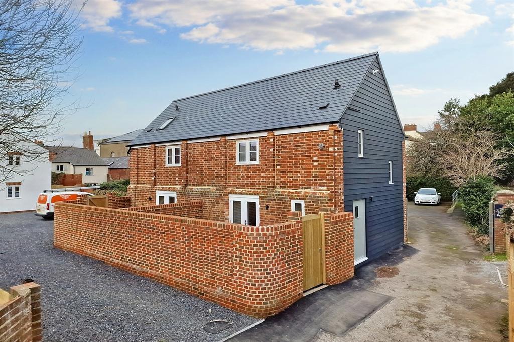 Bridport Town Centre 2 bed semidetached house for sale £325,000