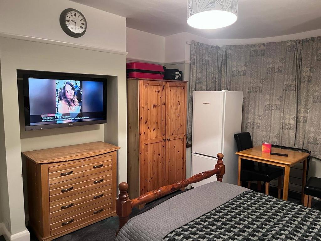 Double Bedroom   HMO   Live in Landlord