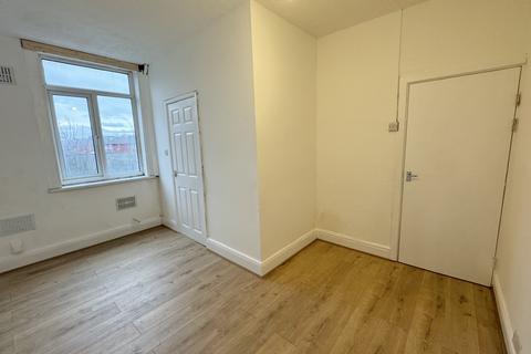 1 bedroom terraced house to rent, Charlton Road, Leeds, West Yorkshire