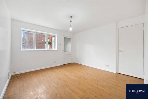 1 bedroom maisonette for sale, Nicholas Close, Greenford, Middlesex, UB6