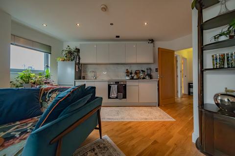 2 bedroom apartment for sale - Altolusso Bute Terrace, Cardiff CF10