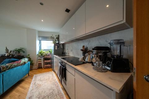 2 bedroom apartment for sale - Altolusso Bute Terrace, Cardiff CF10