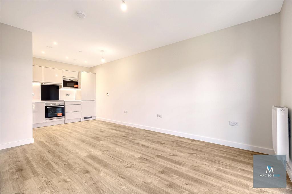 Loughton, Essex IG10 1 bed apartment to rent £1,700 pcm (£392 pw)