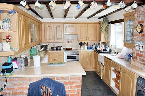 3 bedroom semi-detached house for sale - High Street, North Kelsey, Market Rasen, Lincolnshire, LN7 6EB
