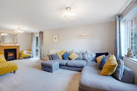 5 bedroom detached house for sale, Leybourne Close, Chatham