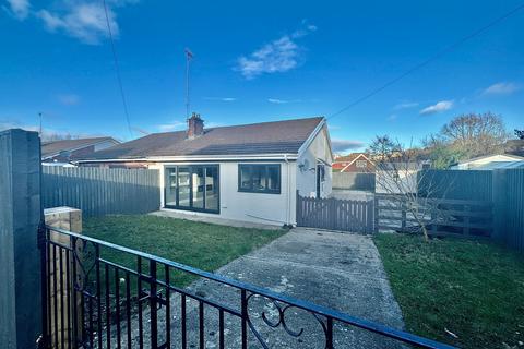 2 bedroom semi-detached bungalow for sale, Oaks End Close, Hengoed CF82