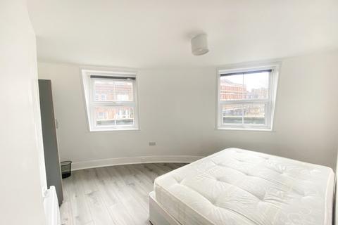 3 bedroom house share to rent - Hackney Road, London, E2