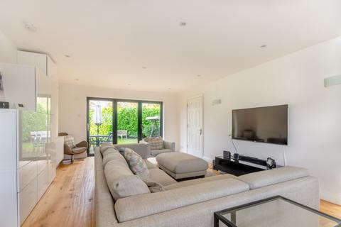 11 Deep Acres, Amersham, HP6 5NX