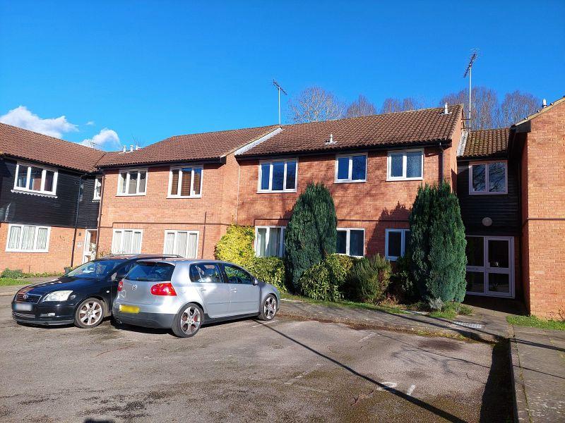 Church Road, Great Bookham KT23 2 bed ground floor flat for sale £289,950