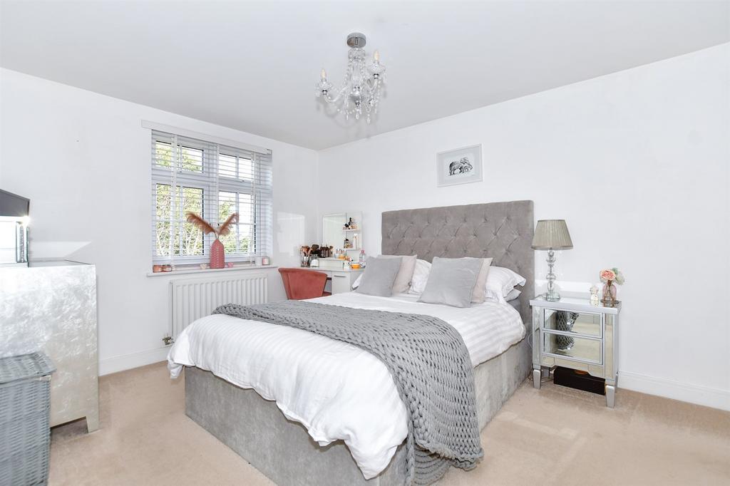 Albion Drive, Larkfield, Aylesford, Kent 2 bed apartment for sale £