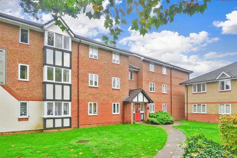 2 bedroom flat for sale, Woodland Grove, Epping, Essex
