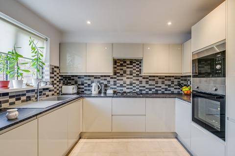 39 Stirling Close, Stevenage, SG2 8TG