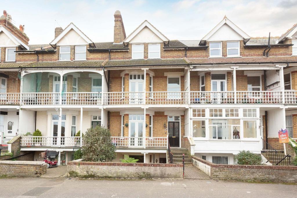 Cuthbert Road, WestgateOnSea, CT8 6 bed terraced house for sale £