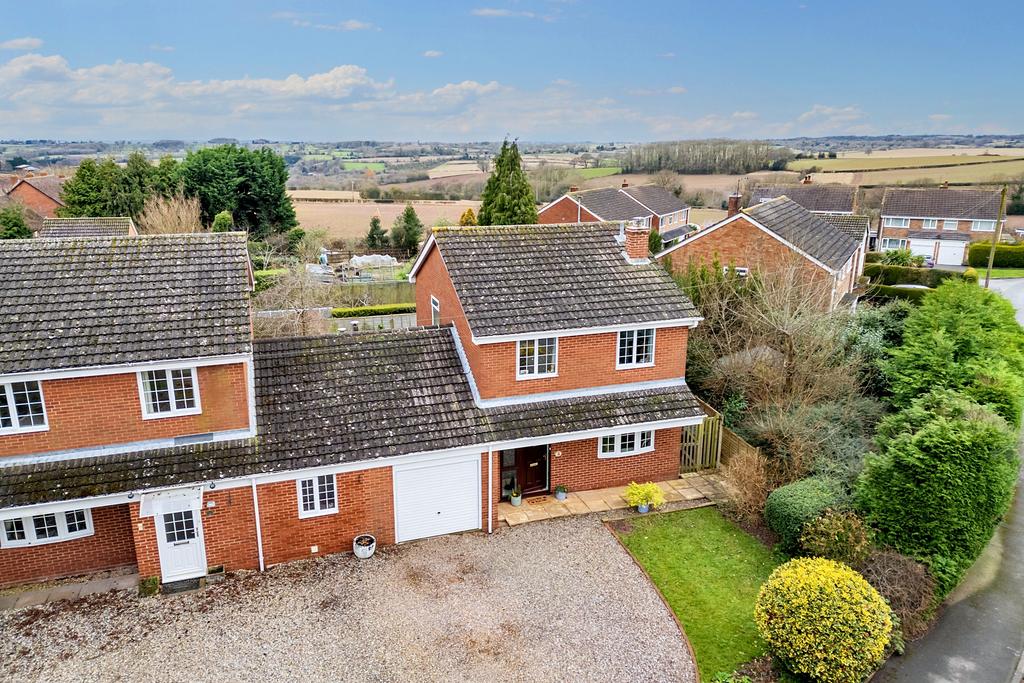 CliftononTeme, Worcester WR6 4 bed detached house for sale £350,000