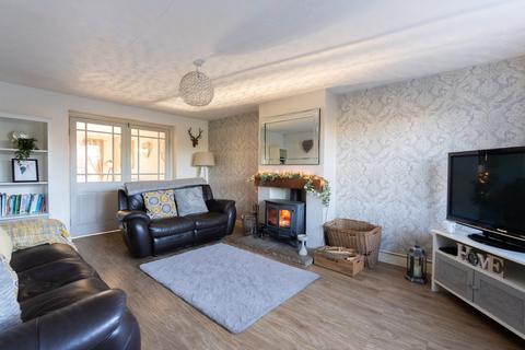 14 Heath Close, Hallow, Worcester, WR2 6LJ