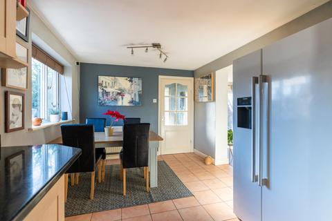 14 Heath Close, Hallow, Worcester, WR2 6LJ