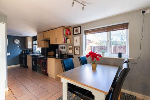14 Heath Close, Hallow, Worcester, WR2 6LJ