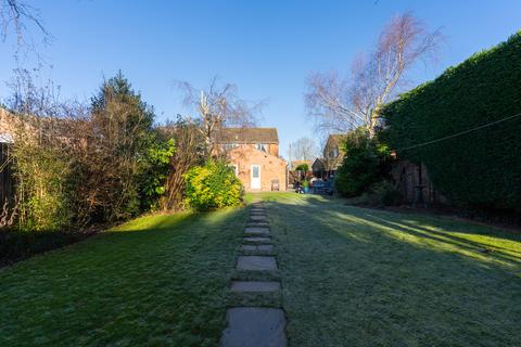 14 Heath Close, Hallow, Worcester, WR2 6LJ