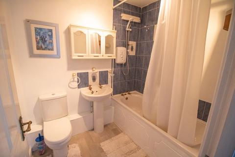 2 bedroom apartment to rent, Moorfield Chase, Bolton BL4