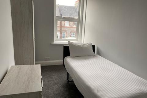 1 bedroom in a house share to rent, Windsor Road, Torquay TQ1