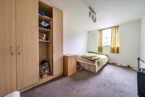 2 bedroom flat for sale - Bath Road,  Slough,  SL1