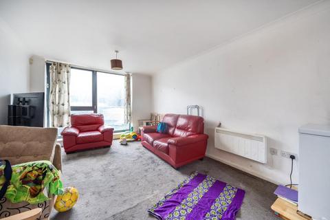 2 bedroom flat for sale, Bath Road,  Slough,  SL1