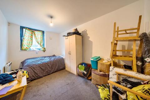 2 bedroom flat for sale, Bath Road,  Slough,  SL1