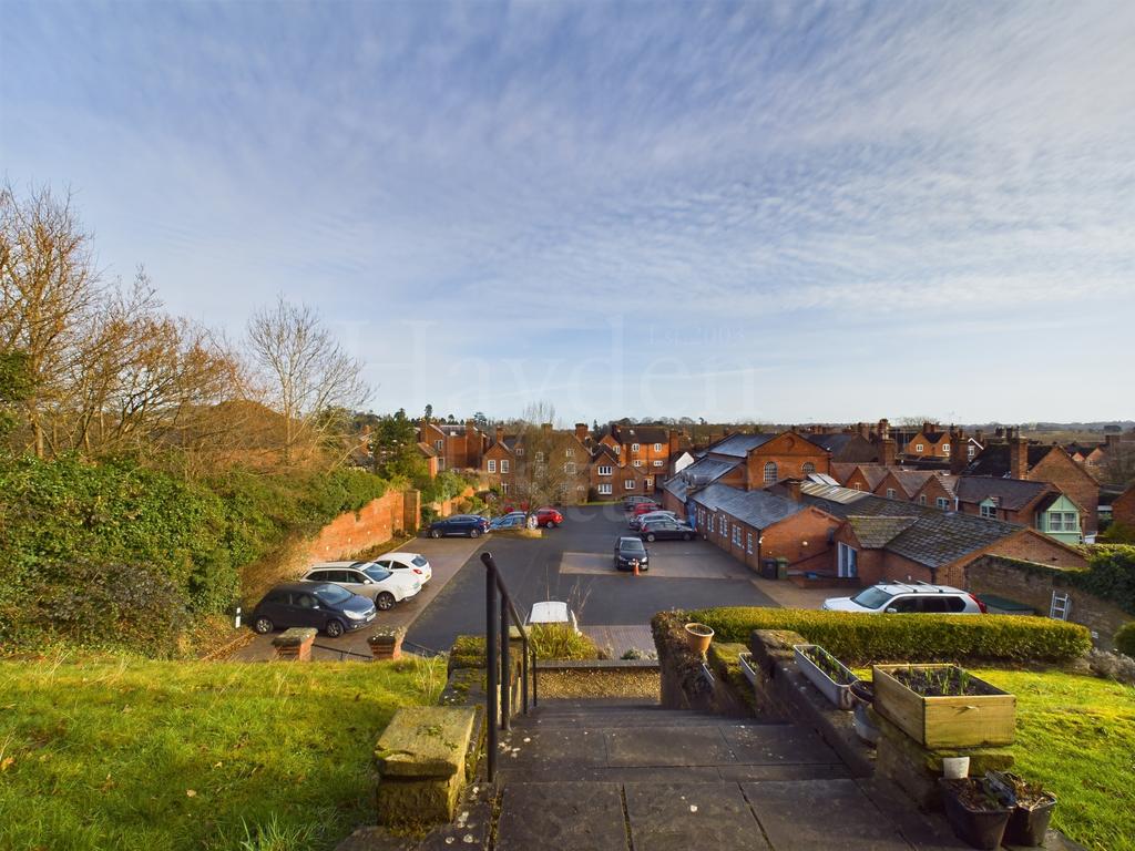 High Street, Bewdley, DY12 2DJ 2 bed bungalow to rent £1,100 pcm (£