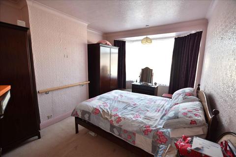 48 Boundaries Road, Feltham, TW13 5DT